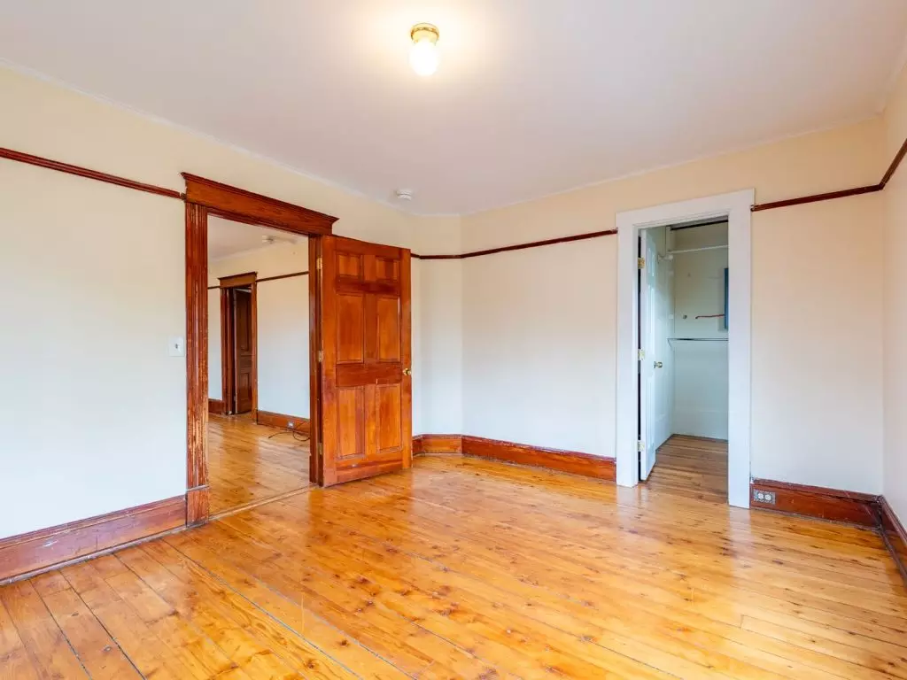 AVAILABLE JUNE 1, 2027 – Updated 4BR Old North End Apartment Near UVM & Downtown Burlington Available June 1, 2027 -Welcome to this recently updated 4-bedroom, 1-bathroom second-floor apartment located in the heart of the Old North End. Enjoy refinished f