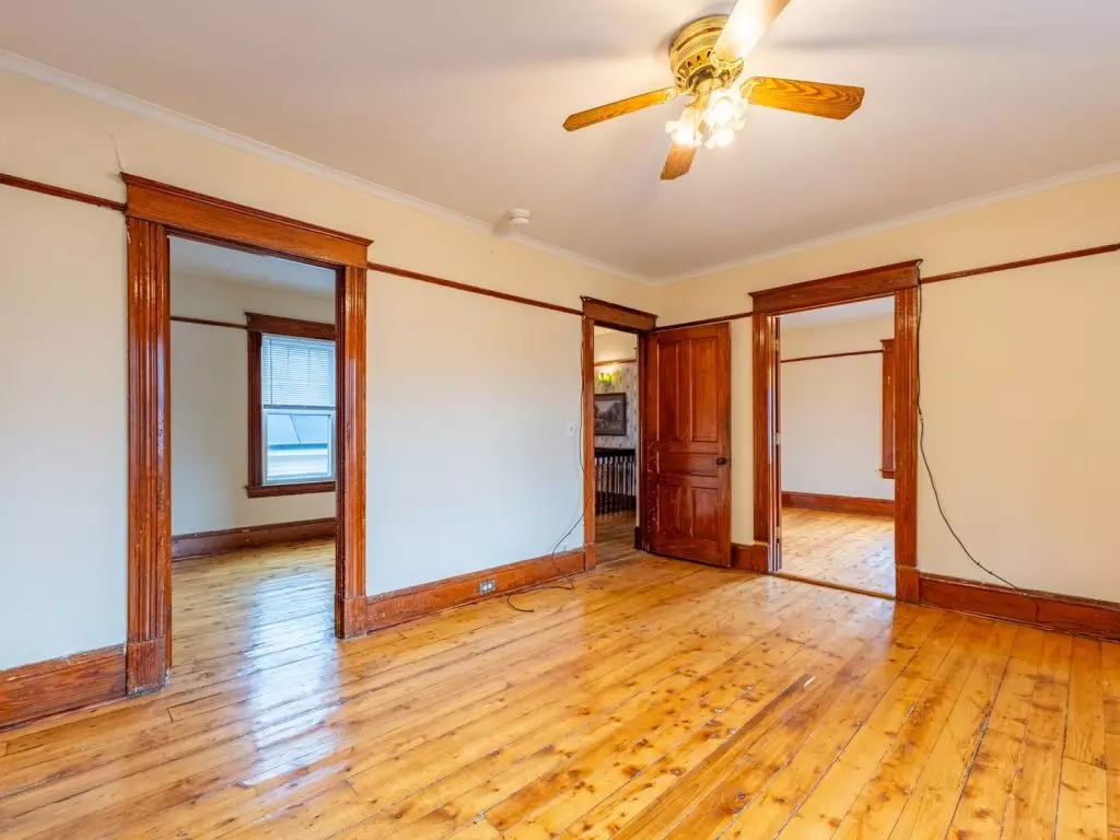 AVAILABLE JUNE 1, 2027 – Updated 4BR Old North End Apartment Near UVM & Downtown Burlington Available June 1, 2027 -Welcome to this recently updated 4-bedroom, 1-bathroom second-floor apartment located in the heart of the Old North End. Enjoy refinished f