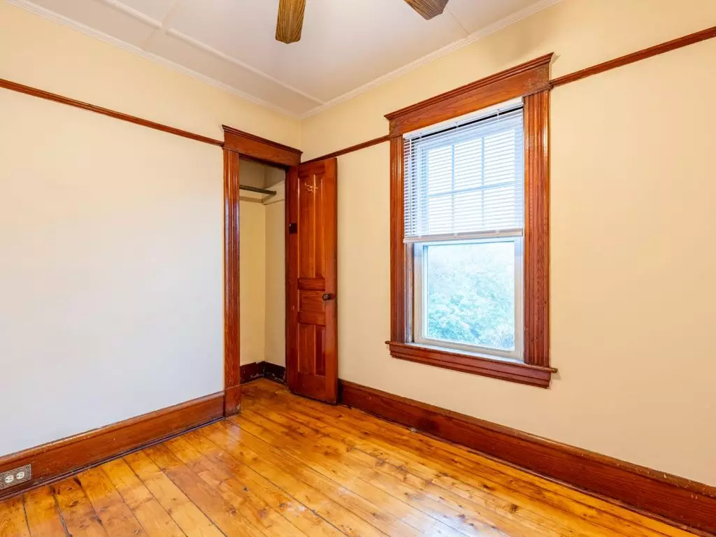 AVAILABLE JUNE 1, 2027 – Updated 4BR Old North End Apartment Near UVM & Downtown Burlington Available June 1, 2027 -Welcome to this recently updated 4-bedroom, 1-bathroom second-floor apartment located in the heart of the Old North End. Enjoy refinished f