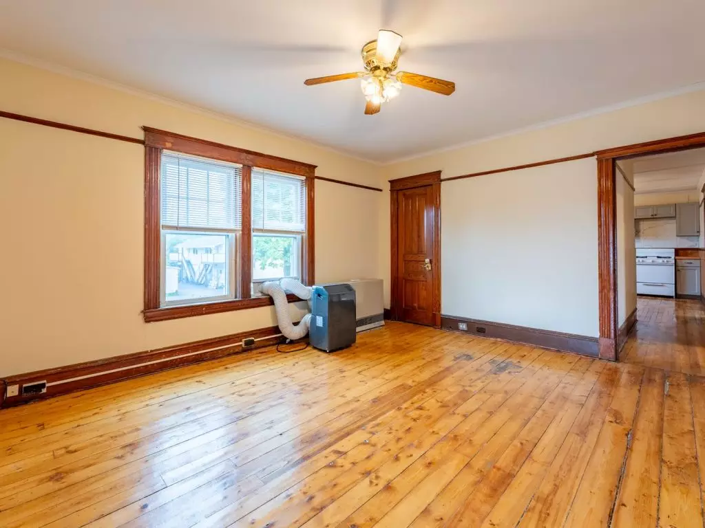 AVAILABLE JUNE 1, 2027 – Updated 4BR Old North End Apartment Near UVM & Downtown Burlington Available June 1, 2027 -Welcome to this recently updated 4-bedroom, 1-bathroom second-floor apartment located in the heart of the Old North End. Enjoy refinished f