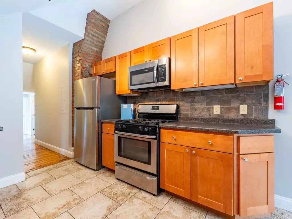 162 North St, Burlington, VT | 4 Bedroom Apartment with Laundry & Parking | Downtown Burlington | June 2027