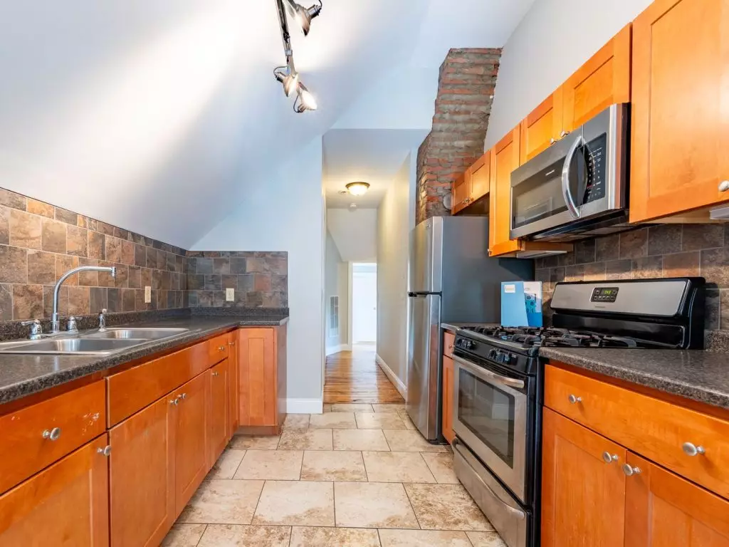 162 North St, Burlington, VT | 4 Bedroom Apartment with Laundry & Parking | Downtown Burlington | June 2027
