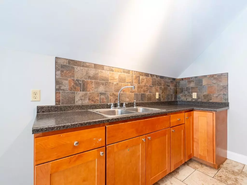 162 North St, Burlington, VT | 4 Bedroom Apartment with Laundry & Parking | Downtown Burlington | June 2027