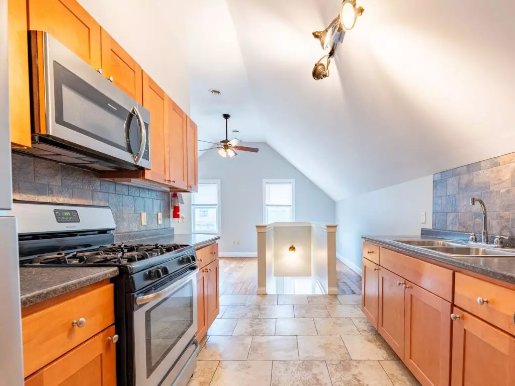 162 North St, Burlington, VT | 4 Bedroom Apartment with Laundry & Parking | Downtown Burlington | June 2027