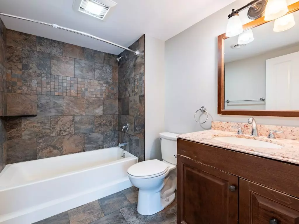 162 North St, Burlington, VT | 4 Bedroom Apartment with Laundry & Parking | Downtown Burlington | June 2027
