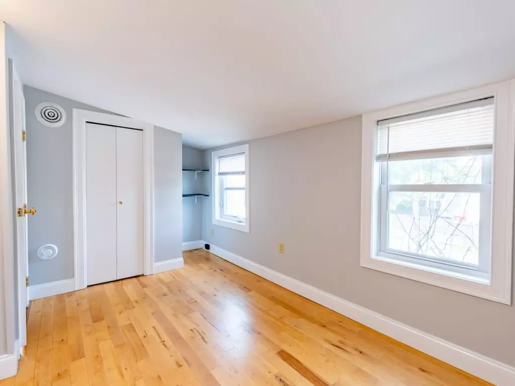 162 North St, Burlington, VT | 4 Bedroom Apartment with Laundry & Parking | Downtown Burlington | June 2027