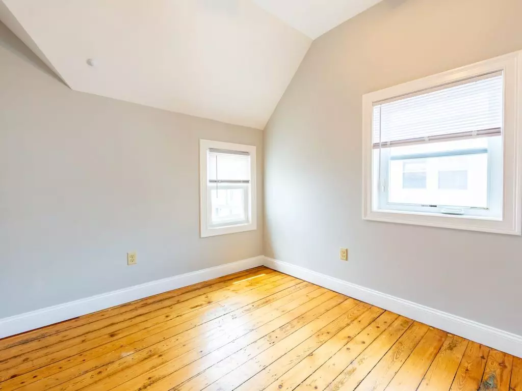 162 North St, Burlington, VT | 4 Bedroom Apartment with Laundry & Parking | Downtown Burlington | June 2027