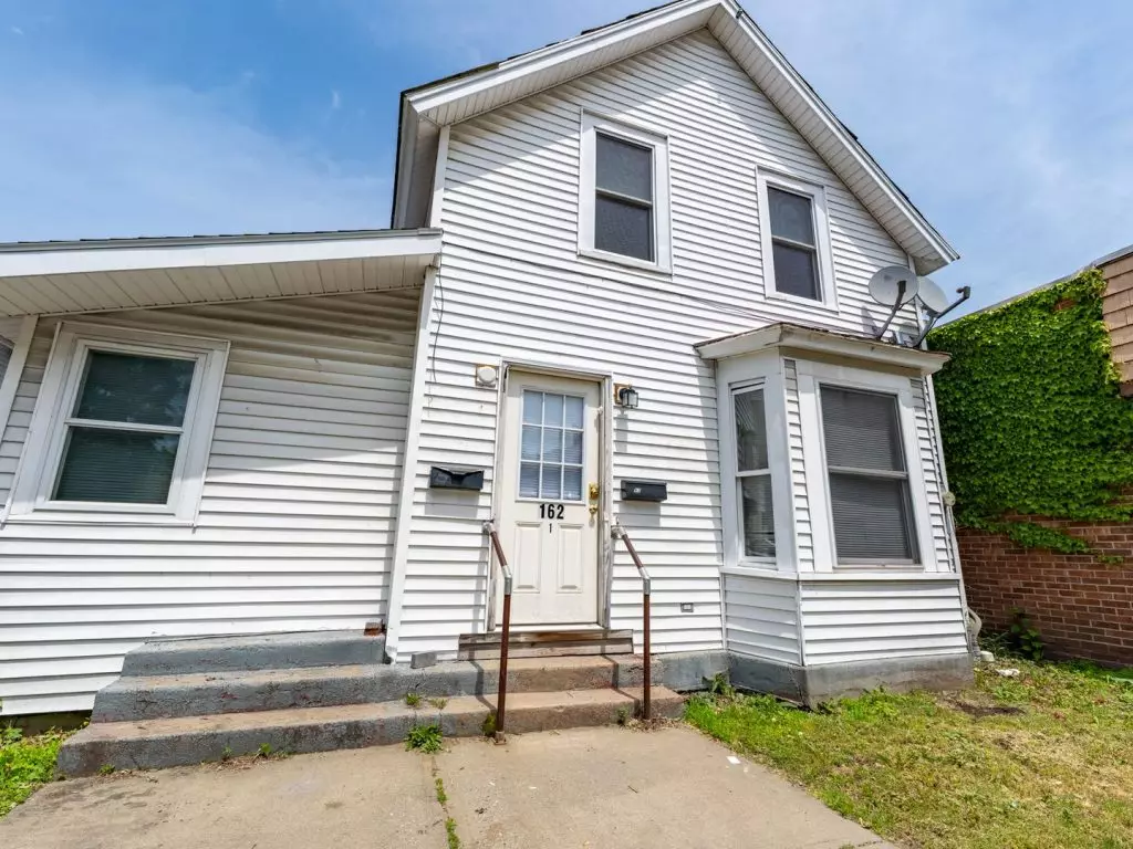 162 North St, Burlington, VT | 4 Bedroom Apartment with Laundry & Parking | Downtown Burlington | June 2027