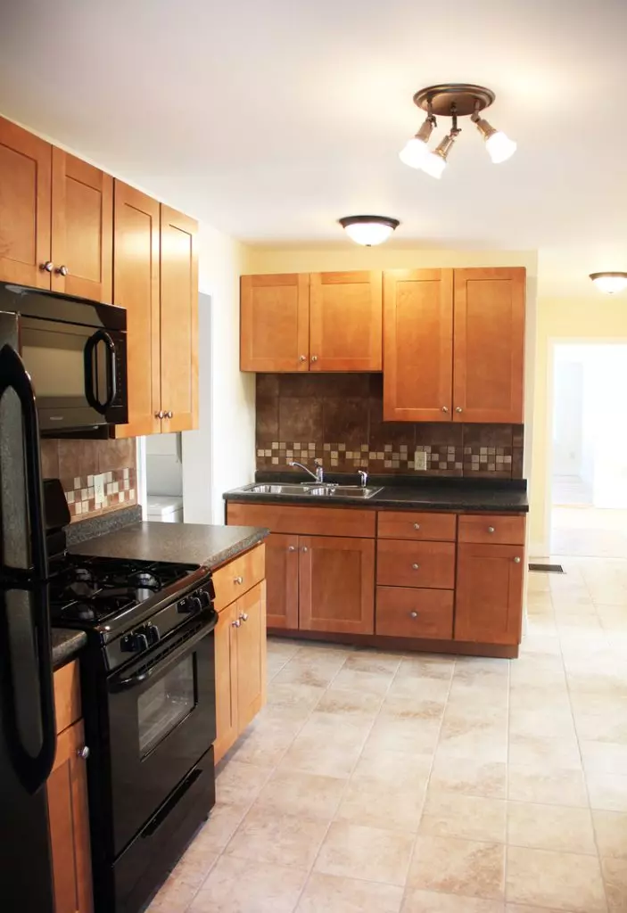 252 North St #3, Burlington, VT | 4 Bedroom Apartment with Laundry & Parking | Old North End