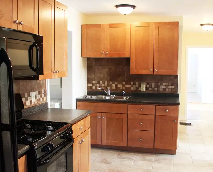 252 North St #3, Burlington, VT | 4 Bedroom Apartment with Laundry & Parking | Old North End