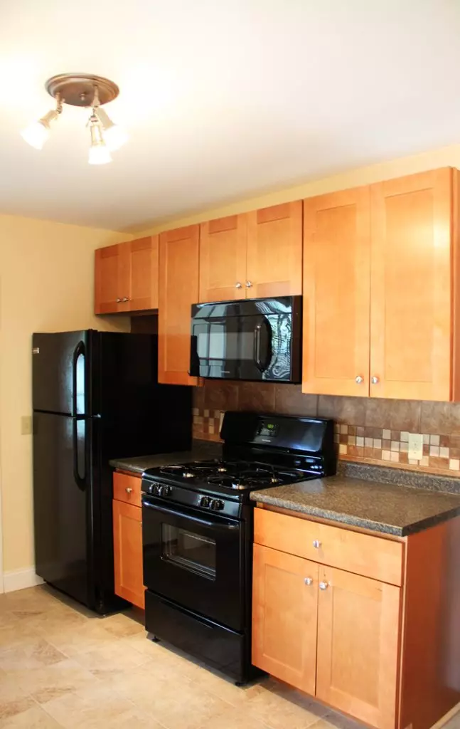 252 North St #3, Burlington, VT | 4 Bedroom Apartment with Laundry & Parking | Old North End