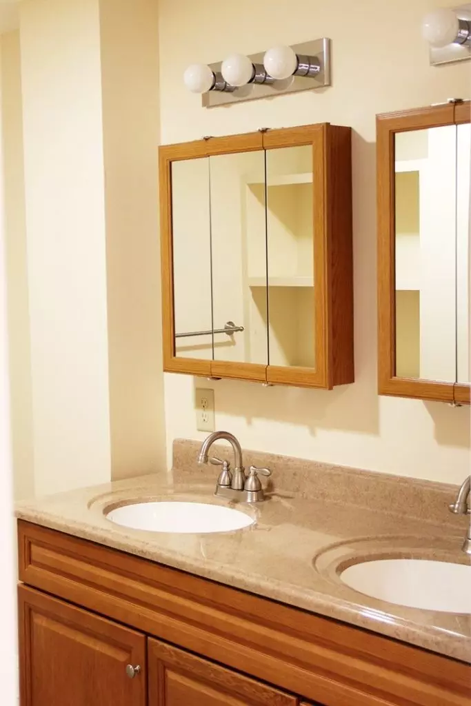 252 North St #3, Burlington, VT | 4 Bedroom Apartment with Laundry & Parking | Old North End