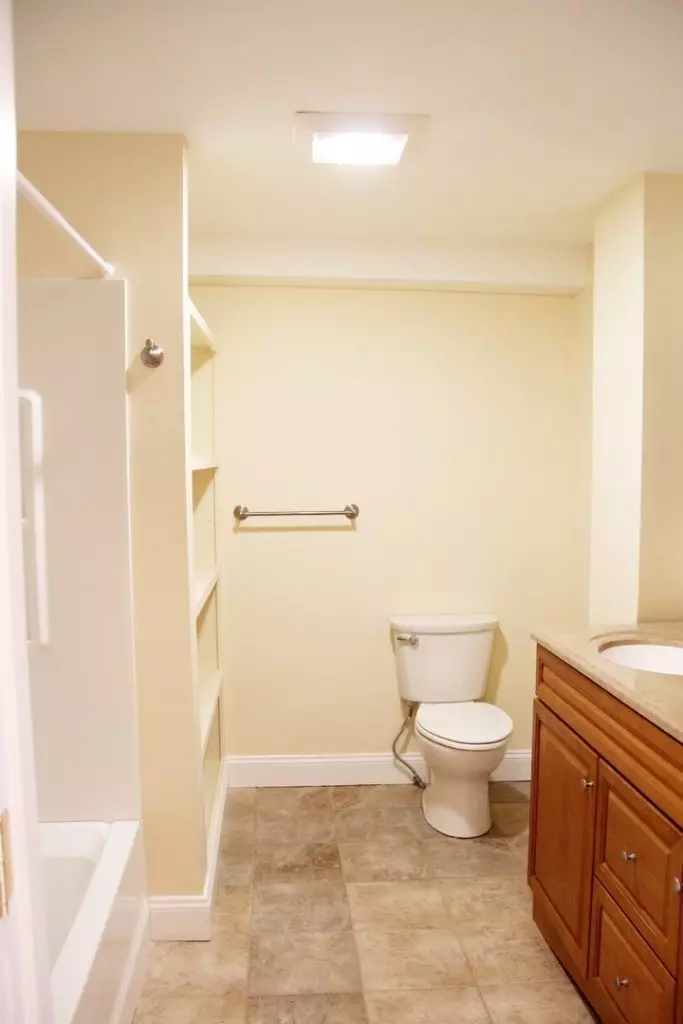 252 North St #3, Burlington, VT | 4 Bedroom Apartment with Laundry & Parking | Old North End