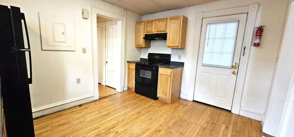 1 Bedroom with Parking, 10 Grant Street Burlington – June 1st, 2026