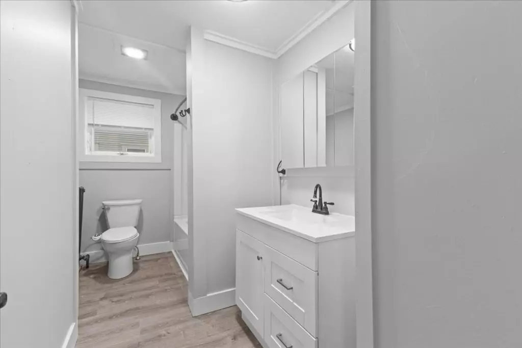 43 Willow ST, Burlington, VT | Newly Updated 3 Bedroom Apartment | June 2027