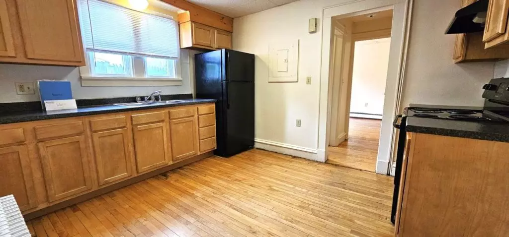 1 Bedroom with Parking, 10 Grant Street Burlington – June 1st, 2026