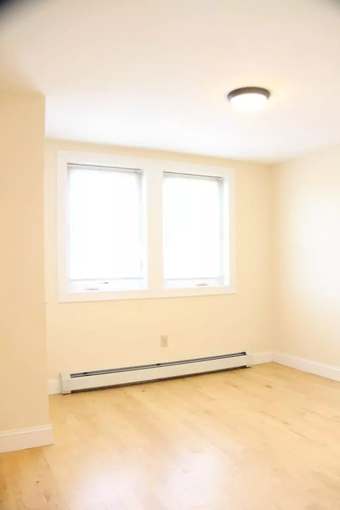 AVAILABLE JUNE 1, 2027 – Spacious 3-Bedroom Downtown Burlington Apartment Near UVM & Champlain College Campus with Washer/Dryer