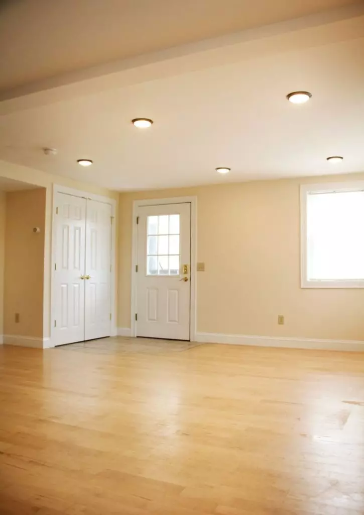 AVAILABLE JUNE 1, 2027 – Spacious 3-Bedroom Downtown Burlington Apartment Near UVM & Champlain College Campus with Washer/Dryer