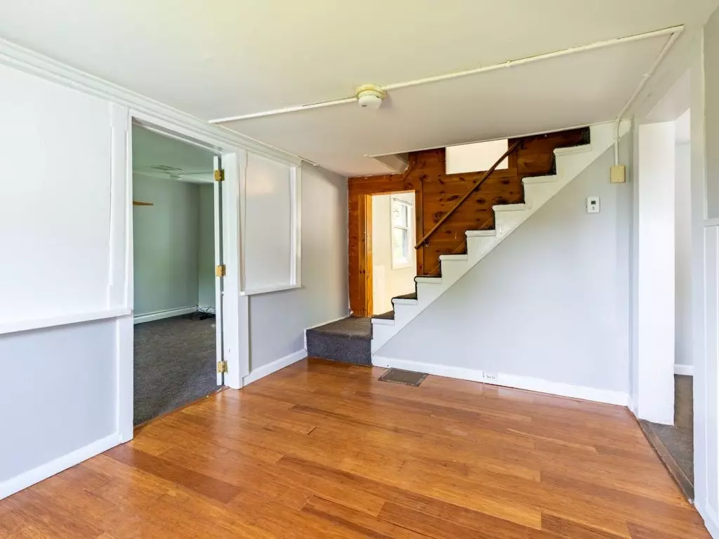 79 1/2 Chase St, Burlington, VT | 3 Bedroom Apartment Near UVM & Winooski | June 2027