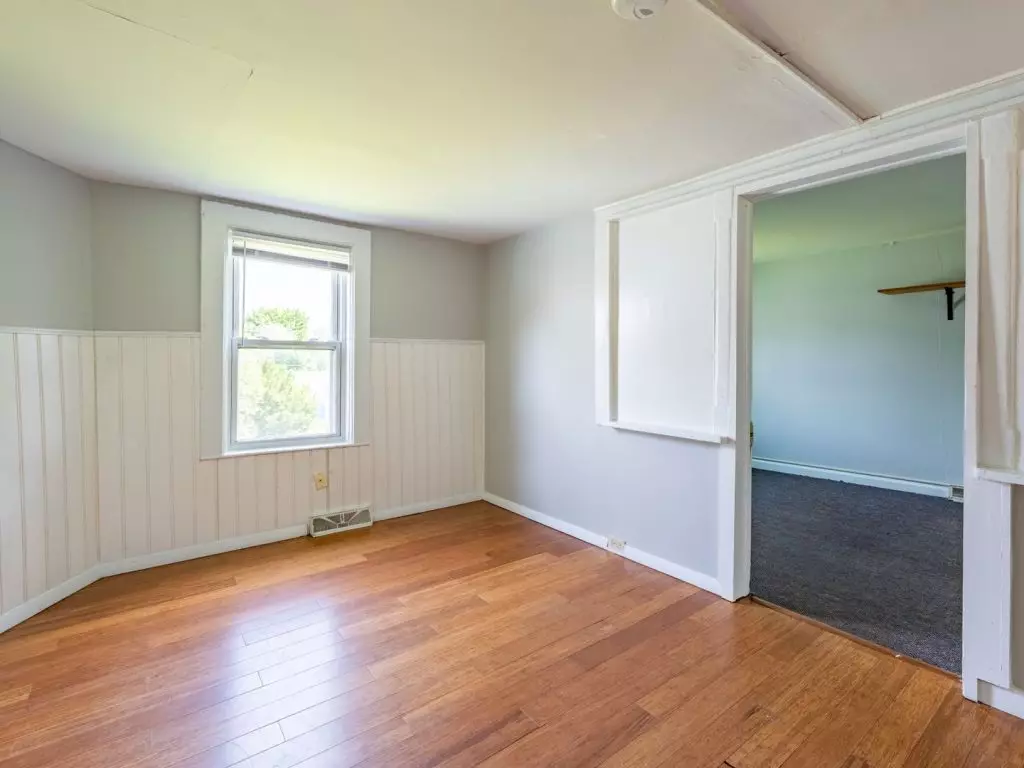 79 1/2 Chase St, Burlington, VT | 3 Bedroom Apartment Near UVM & Winooski | June 2027