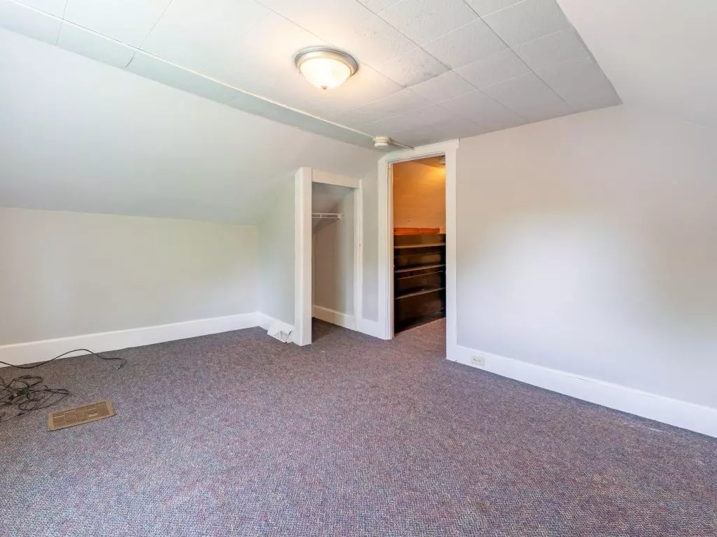 79 1/2 Chase St, Burlington, VT | 3 Bedroom Apartment Near UVM & Winooski | June 2027