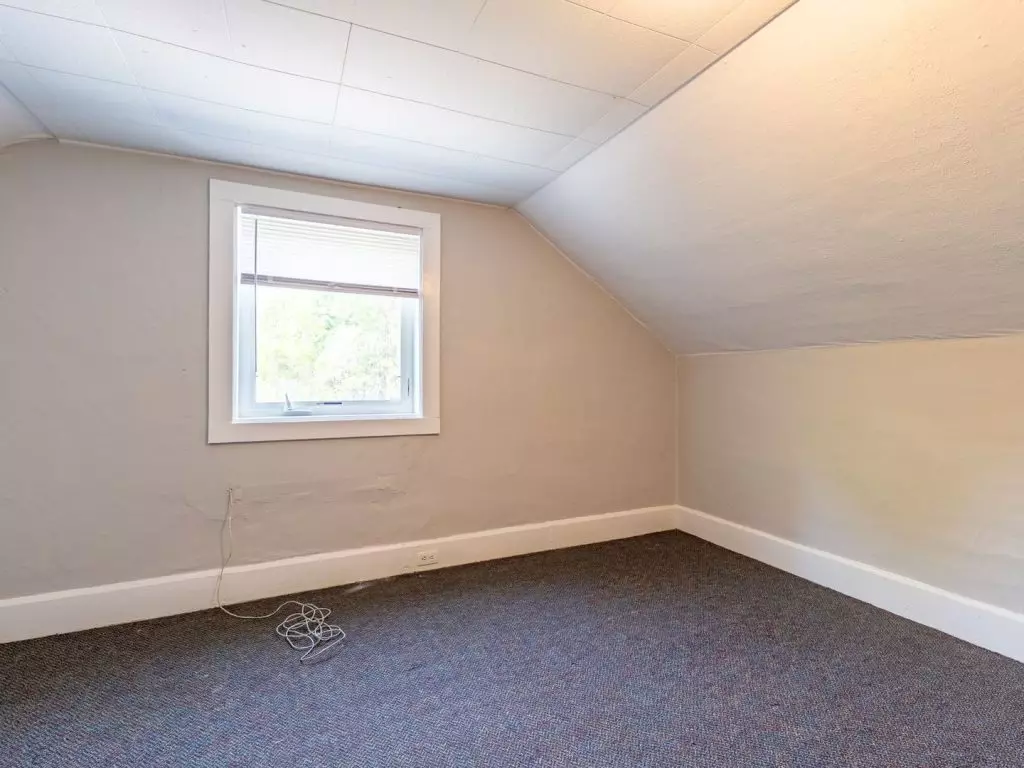 79 1/2 Chase St, Burlington, VT | 3 Bedroom Apartment Near UVM & Winooski | June 2027