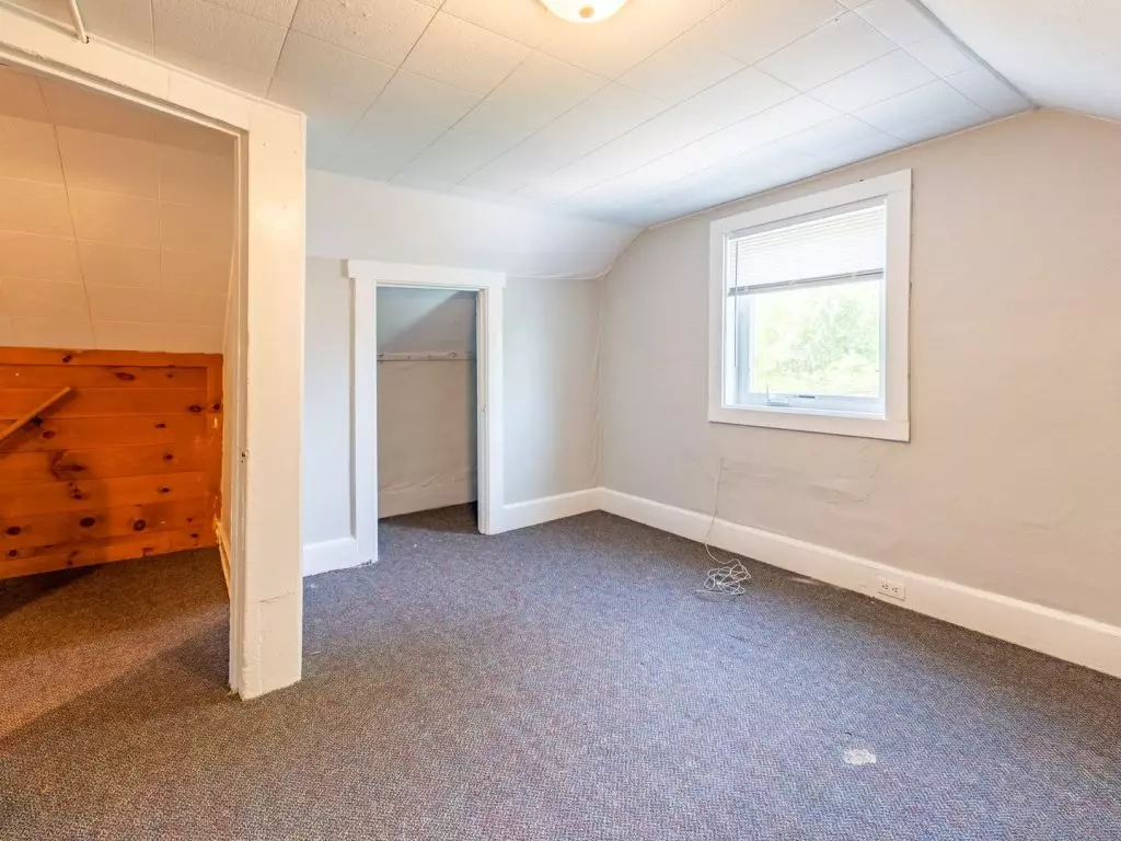 79 1/2 Chase St, Burlington, VT | 3 Bedroom Apartment Near UVM & Winooski | June 2027