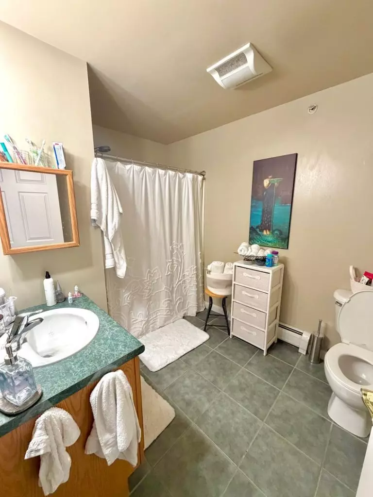 2 Bedroom with Laundry and Parking – 1144 North Ave in Burlington
