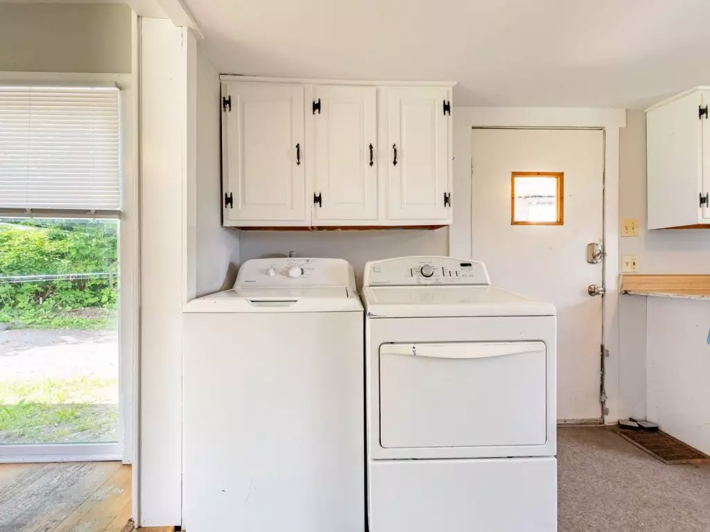 79 1/2 Chase St, Burlington, VT | 3 Bedroom Apartment Near UVM & Winooski | June 2027