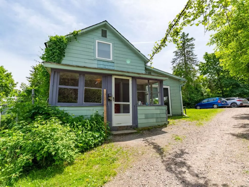 79 1/2 Chase St, Burlington, VT | 3 Bedroom Apartment Near UVM & Winooski | June 2027