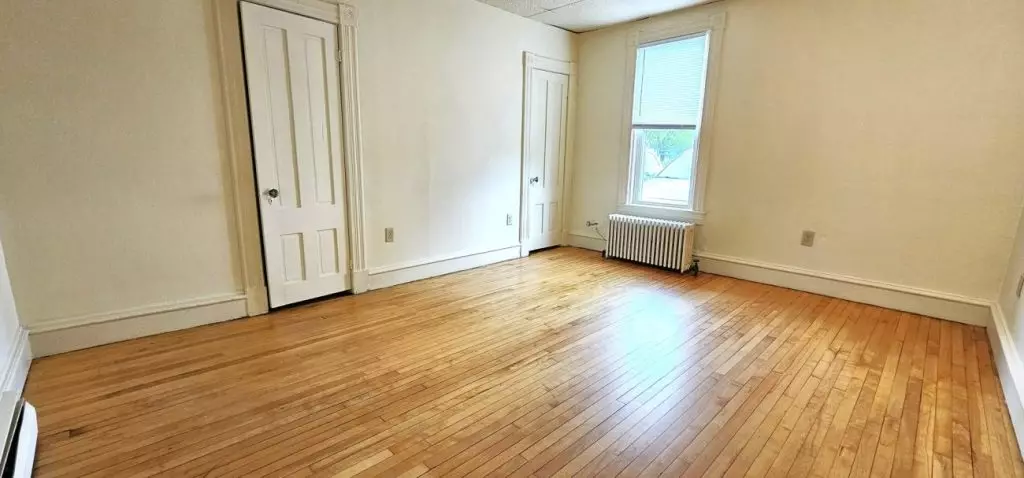 1 Bedroom with Parking, 10 Grant Street Burlington – June 1st, 2026