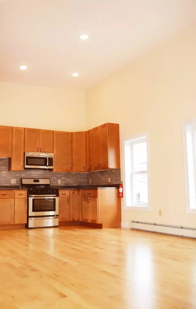 4 Bedroom Apartment with Laundry Near UVM – 8 Haswell St #2, Burlington VT