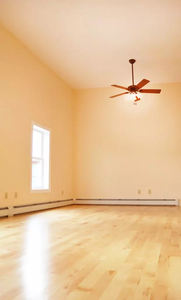 4 Bedroom Apartment with Laundry Near UVM – 8 Haswell St #2, Burlington VT
