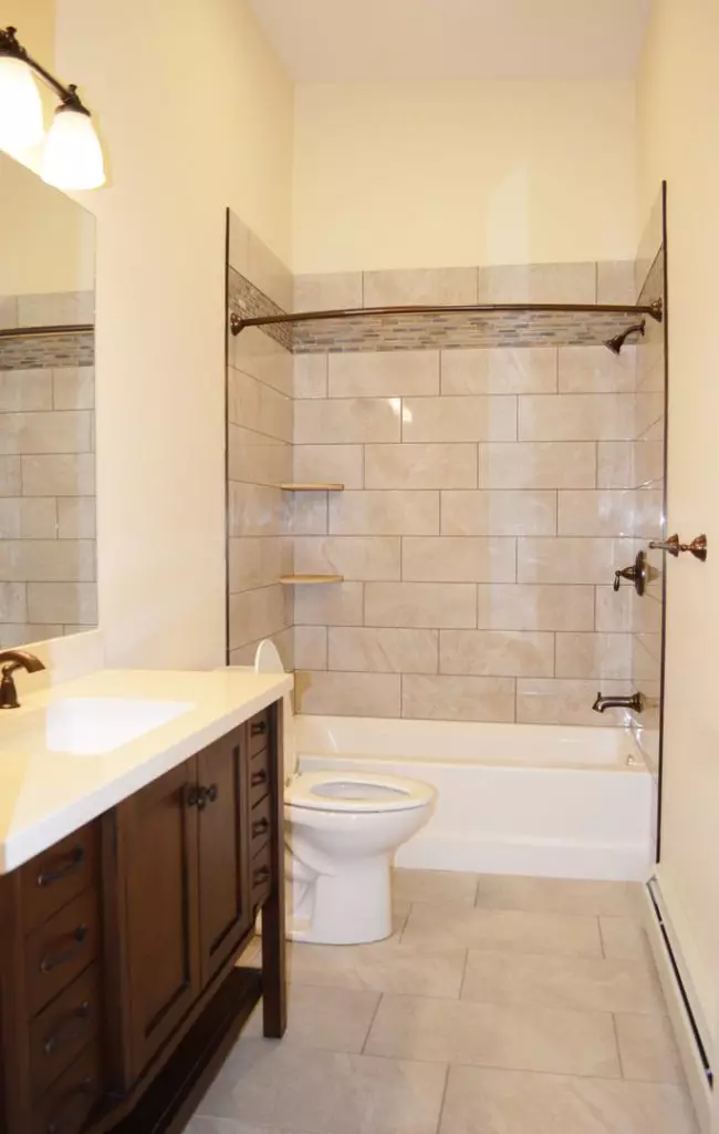 4 Bedroom Apartment with Laundry Near UVM – 8 Haswell St #2, Burlington VT