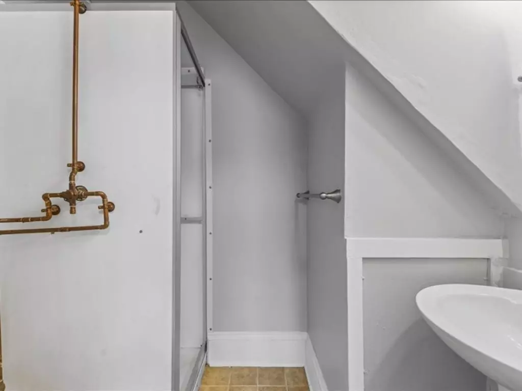 STUDIO APARTMENT – Burlington, VT AVAILABLE October 10th, 2026