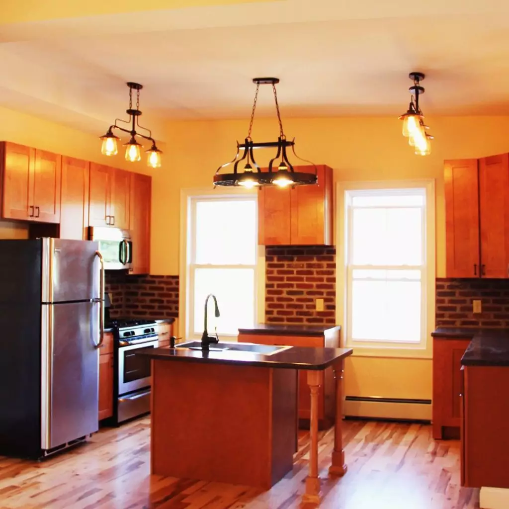 26 Cedar St – AVAILABLE NOW, SHORT-TERM ONLY