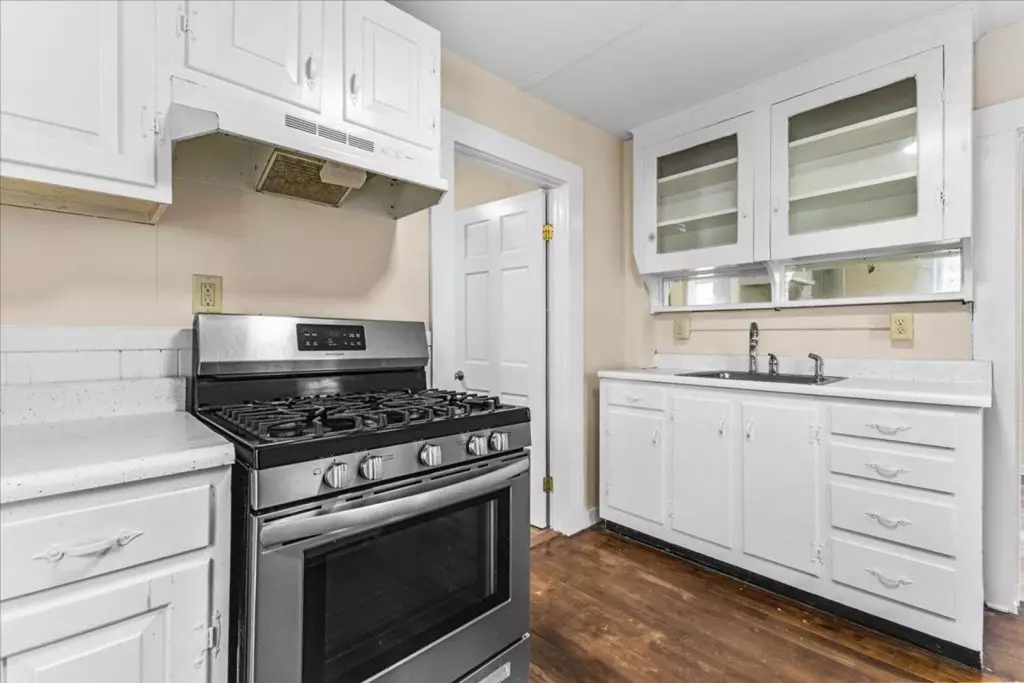 52B Howard St, Burlington, VT | 2 Bedroom Apartment in South End | Heat Included | Sept. 15 2026