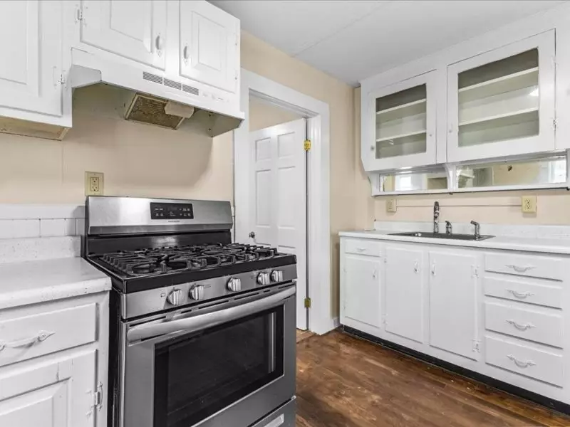 52B Howard St, Burlington, VT | 2 Bedroom Apartment in South End | Heat Included | Sept. 15 2026