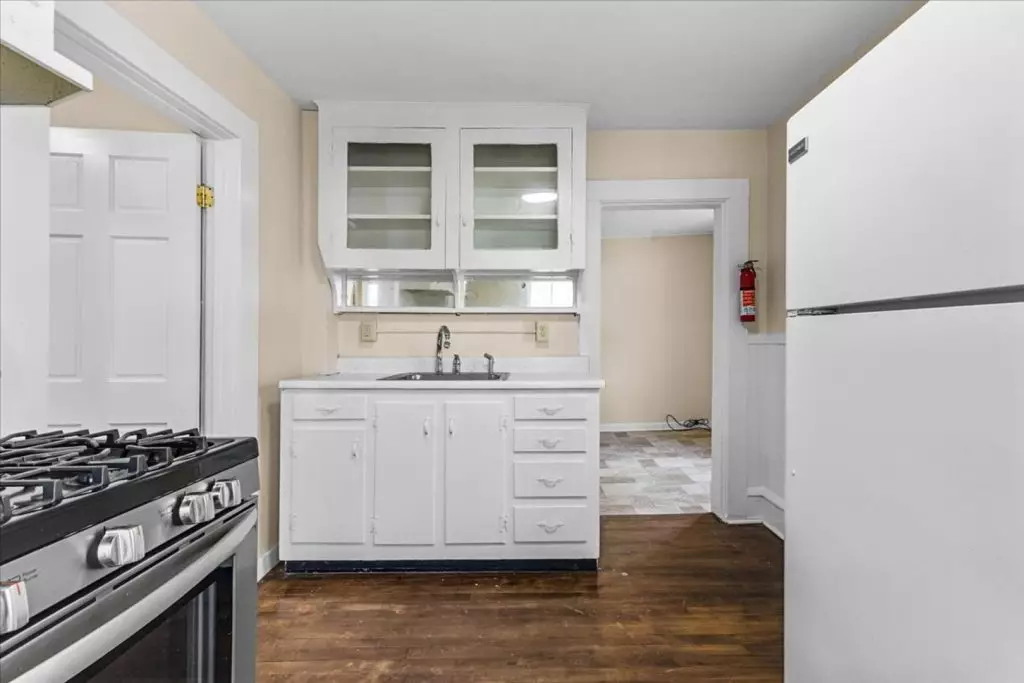 52B Howard St, Burlington, VT | 2 Bedroom Apartment in South End | Heat Included | Sept. 15 2026
