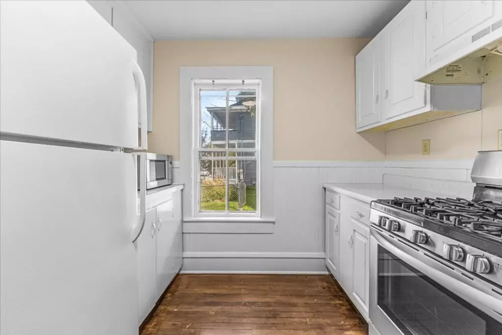 52B Howard St, Burlington, VT | 2 Bedroom Apartment in South End | Heat Included | Sept. 15 2026