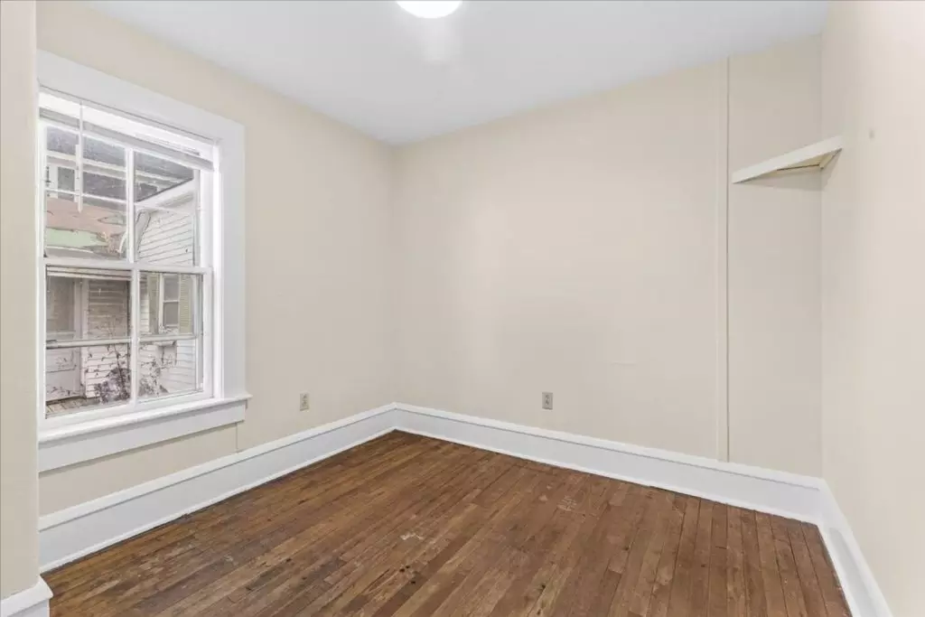 52B Howard St, Burlington, VT | 2 Bedroom Apartment in South End | Heat Included | Sept. 15 2026