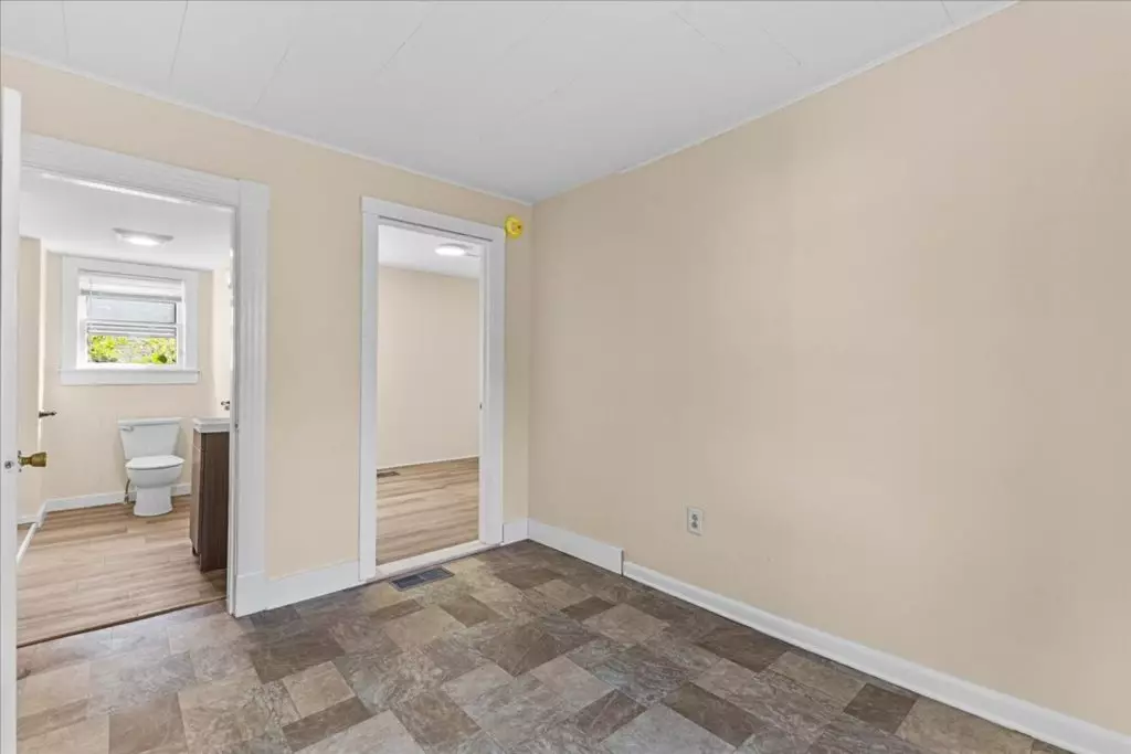 52B Howard St, Burlington, VT | 2 Bedroom Apartment in South End | Heat Included | Sept. 15 2026