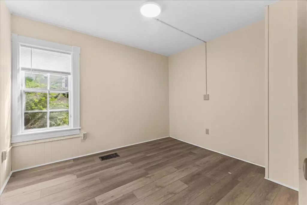 52B Howard St, Burlington, VT | 2 Bedroom Apartment in South End | Heat Included | Sept. 15 2026