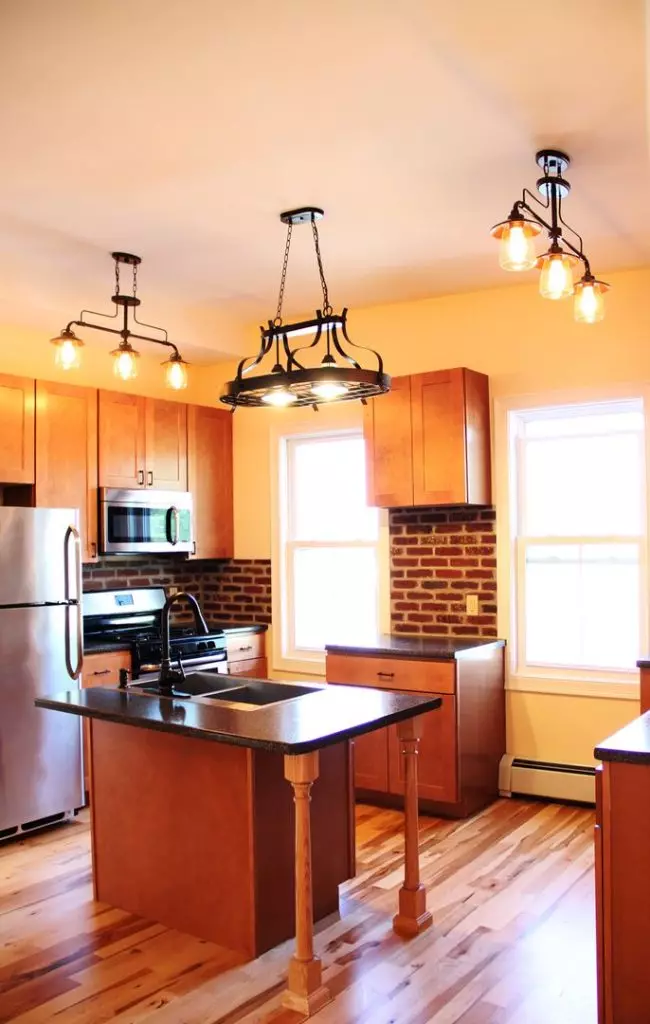 26 Cedar St – AVAILABLE NOW, SHORT-TERM ONLY