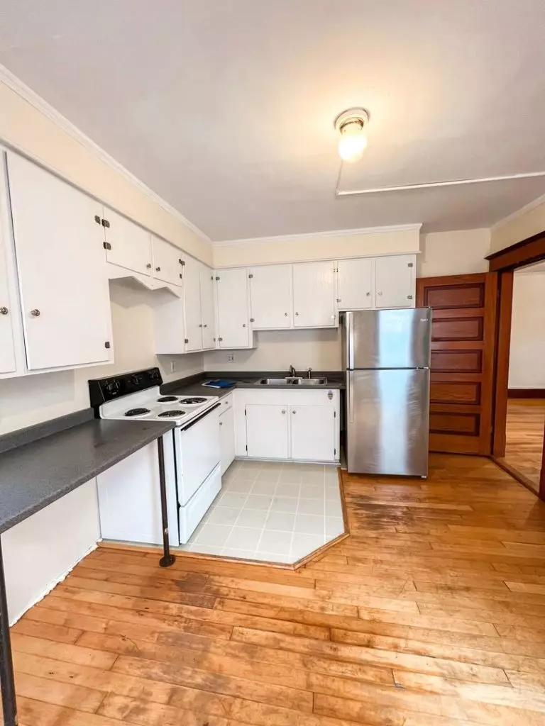One Bedroom – 208 King St, Burlington VT – Available June 1, 2026