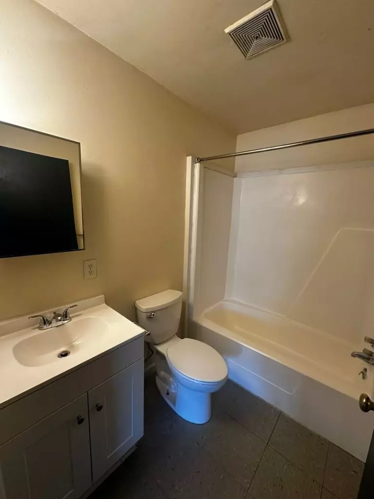 Two Bedroom with Parking – 207 S Union Street #11, Burlington – June 1, 2026