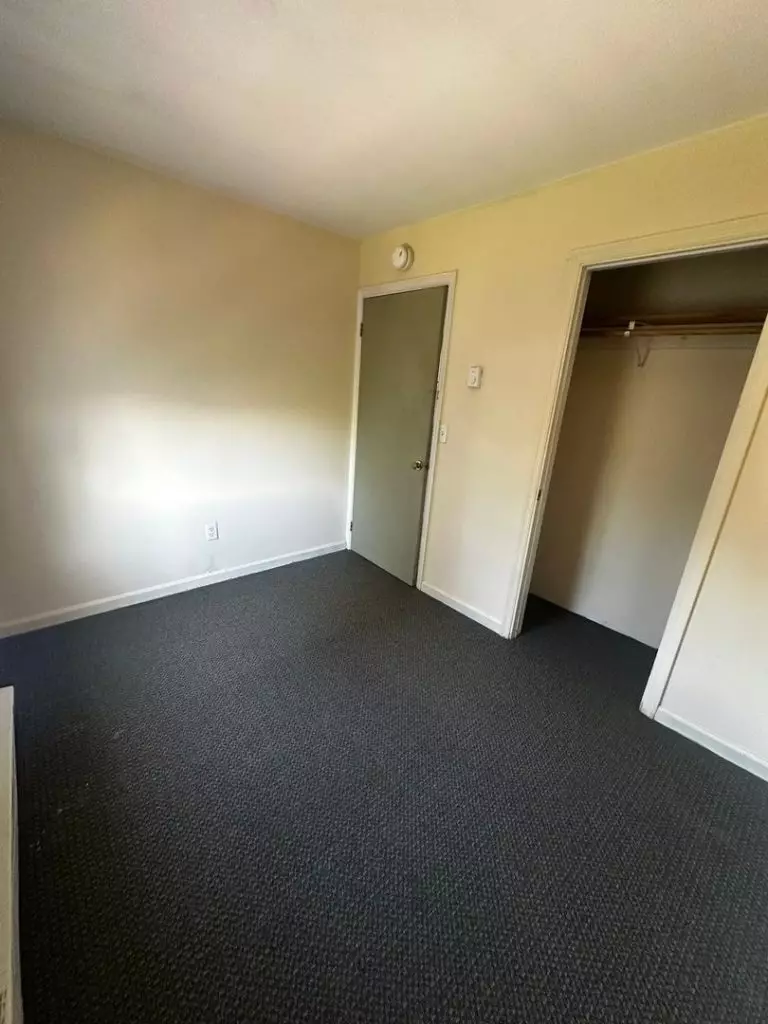 Two Bedroom with Parking – 207 S Union Street #11, Burlington – June 1, 2026