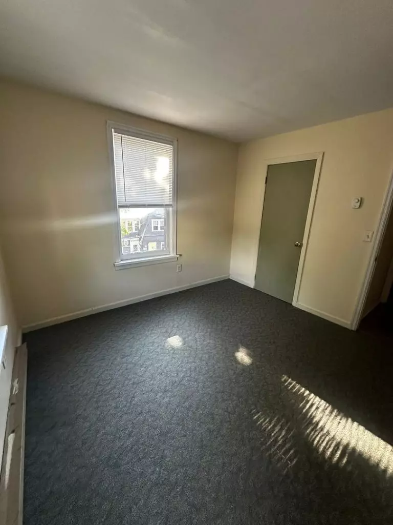 Two Bedroom with Parking – 207 S Union Street #11, Burlington – June 1, 2026