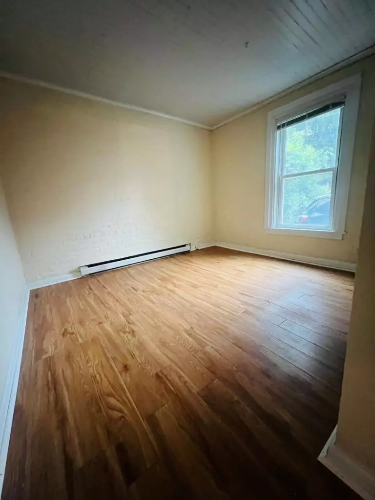 2 Bedroom w/ Parking – 207.5 S Union Street #1, Burlington VT – June 1, 2026