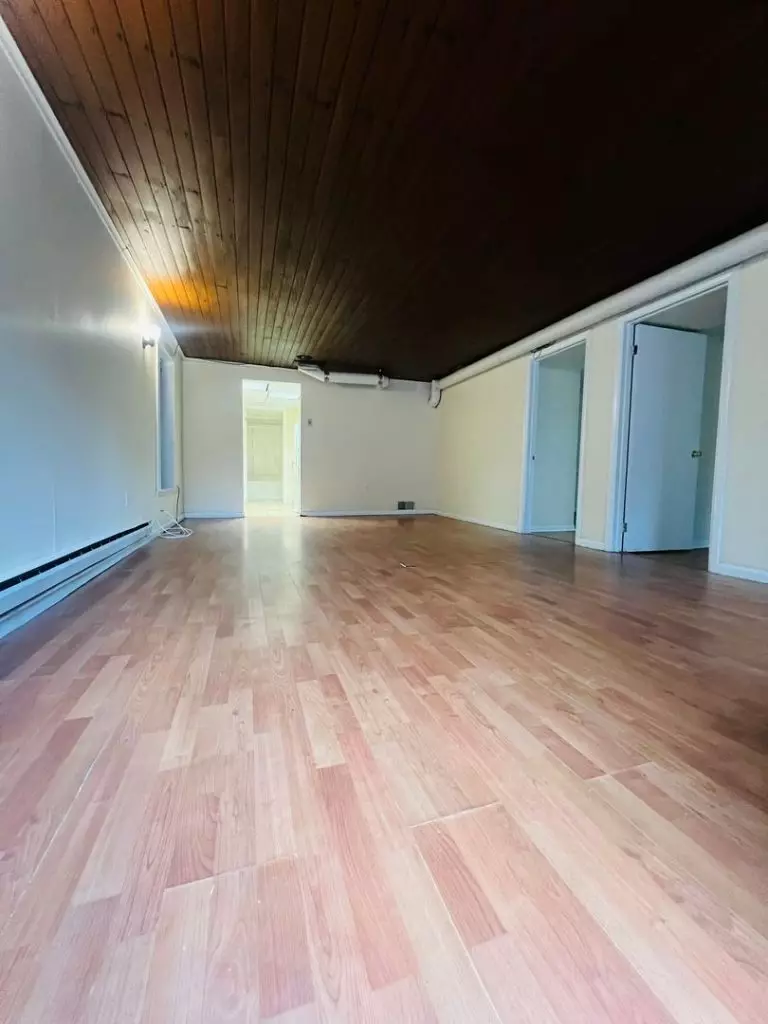 2 Bedroom w/ Parking – 207.5 S Union Street #1, Burlington VT – June 1, 2026